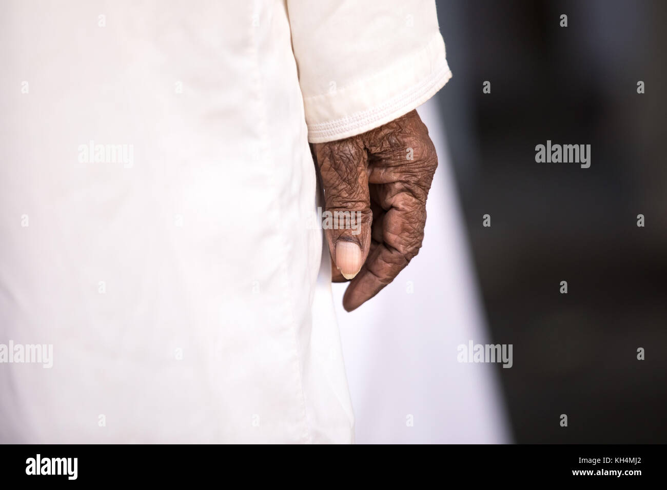 Nahaufnahme der Hand eine alte Omanische Mann. Nizwa, Oman. Stockfoto