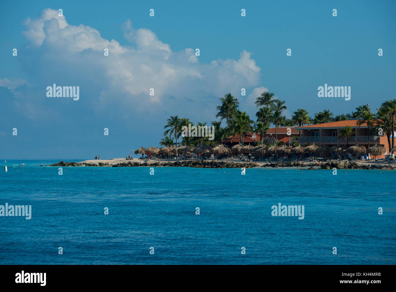 Karibik, Leeward Islands, Aruba (Teil der ABC-Inseln), Oranjestad. Blick auf die Küste von Aruba. Stockfoto