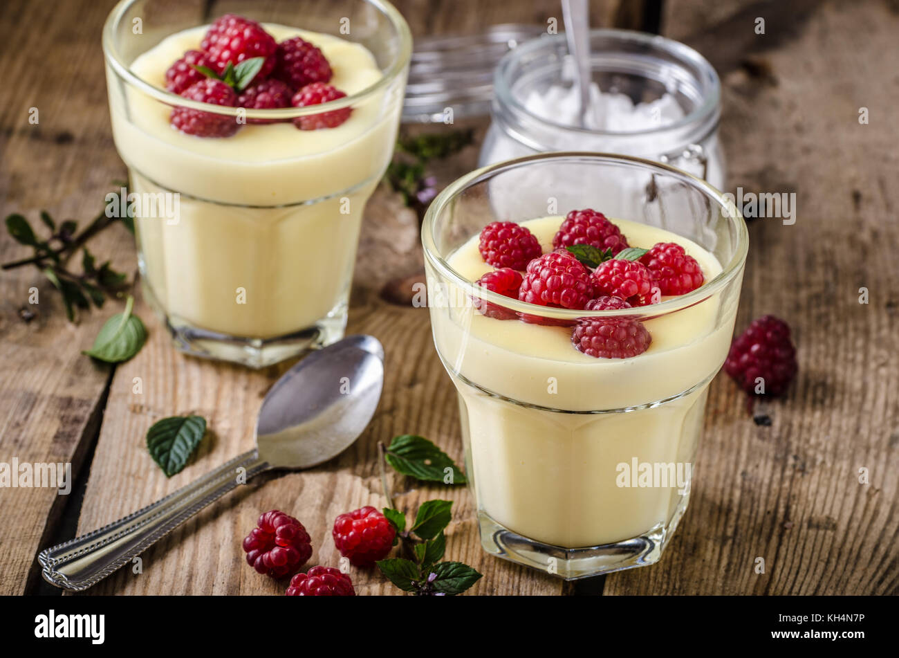 Vannila Beeren pudding frische hausgemachte delish Dessert Stockfoto