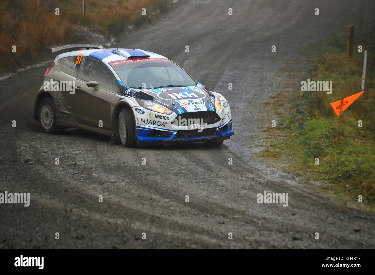 Teams von Herstellern und privaten Teams konkurrieren auf dem 2017 Dayinsure Wales Rally GB. Stockfoto