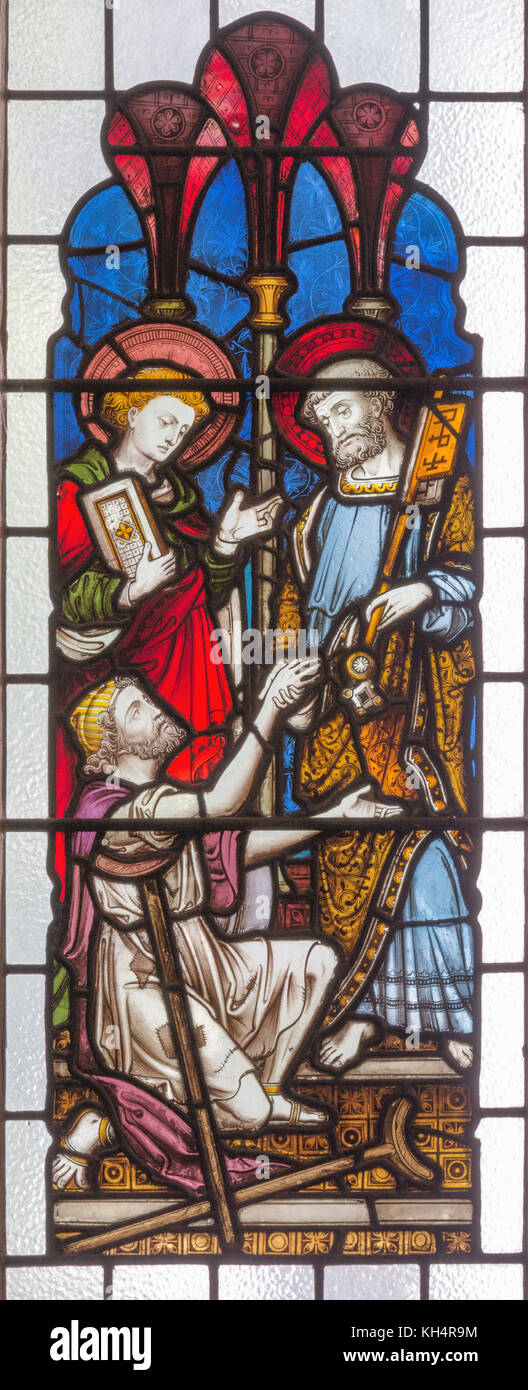 London - die Apostel Petrus und Johannes von GELÄHMTEN vor der Tempel in Jerusalem heilen auf die Glasmalereien in St Mary Abbot's Stockfoto