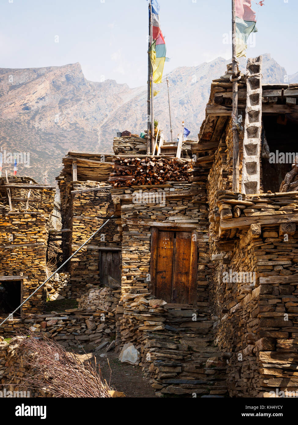 Stein Dorf ghyaru, die entlang der berühmten Annapurna Circuit Trek in Nepal liegt Stockfoto