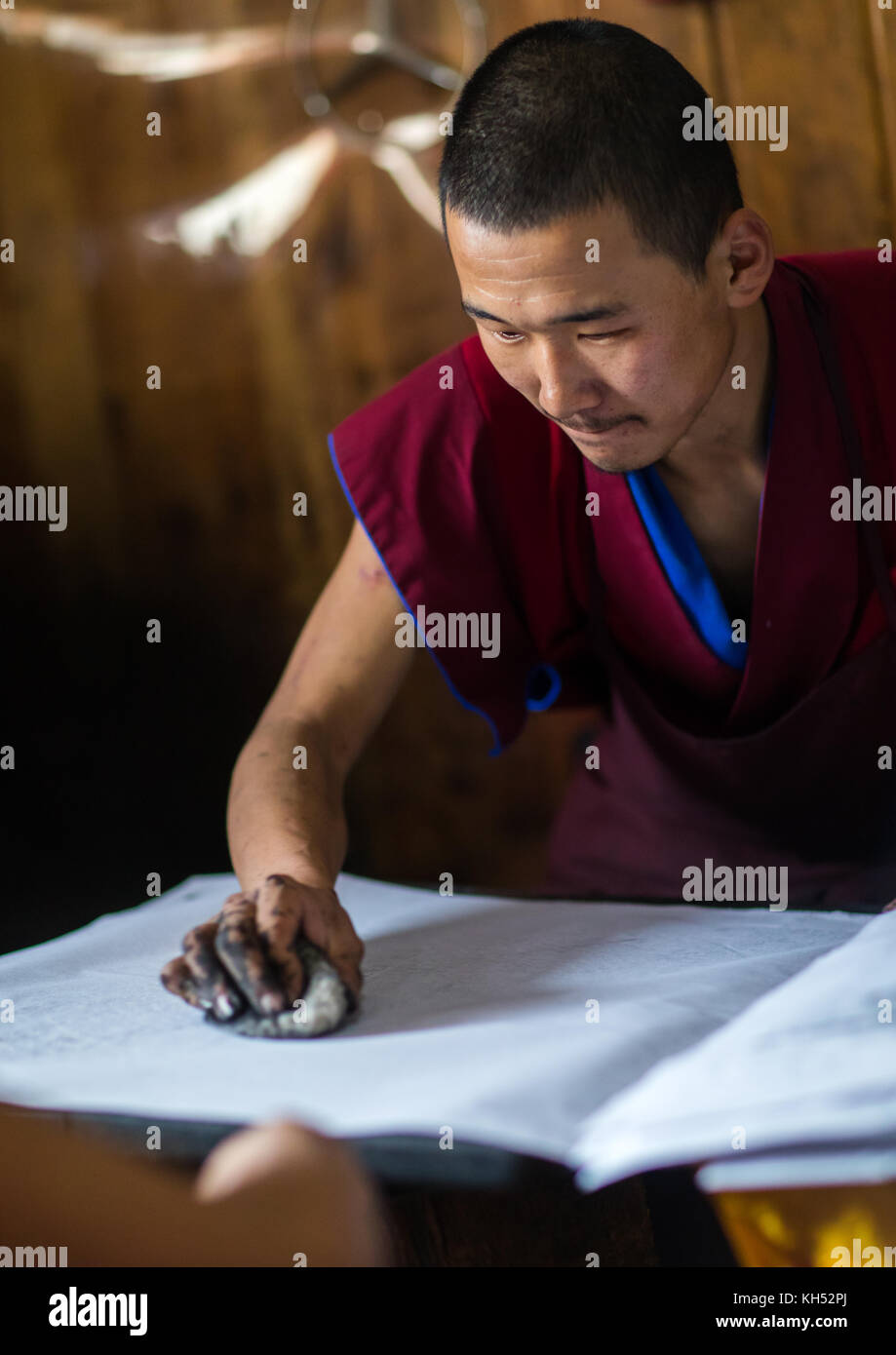 Tibetische Schrift aus Holzblöcken im Kloster den traditionellen Druck Tempel gedruckt, Provinz Gansu, Labrang, China Stockfoto