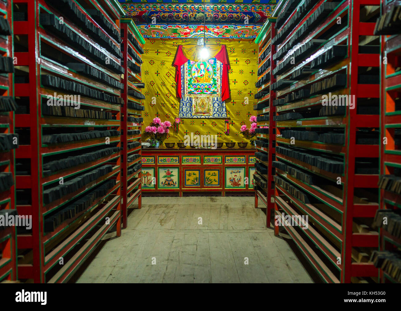 Tibetische Schrift aus Holzblöcken in Barkhang Bibliothek gedruckt, Provinz Gansu, Labrang, China Stockfoto