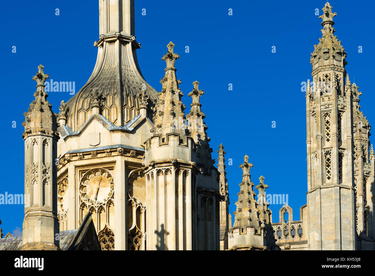 Clock Tower als Teil des Kings College Main Torhaus auf Könige Parade. Cambridge, Cambridgeshire, England, UK. Stockfoto