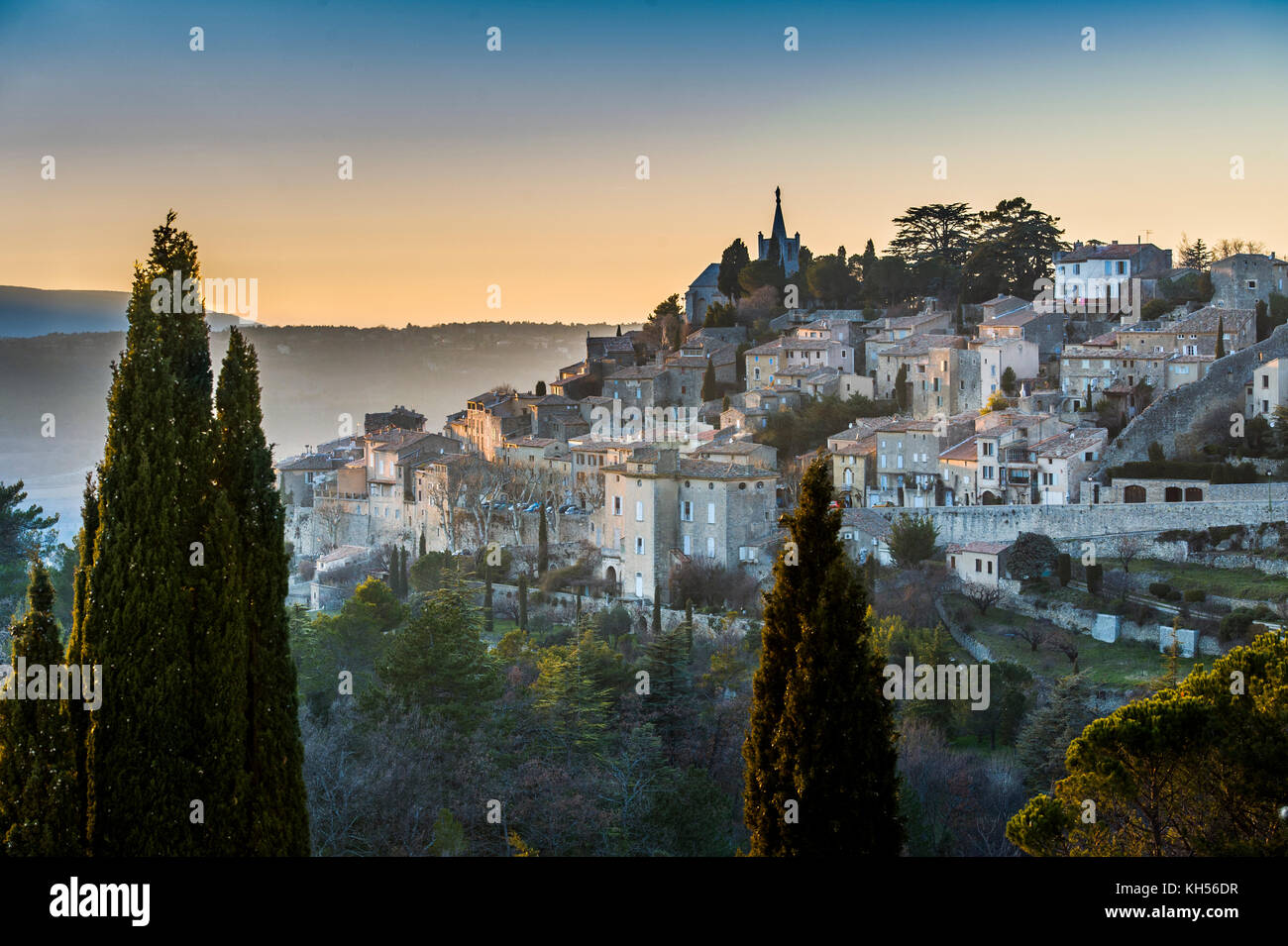 Vaucluse (84), Le Luberon. Parc naturel régional du Luberon. Le Village de Bonnieux // Frankreich. Vaucluse (84), Luberon. Luberon Regional Park. Der Böser Stockfoto
