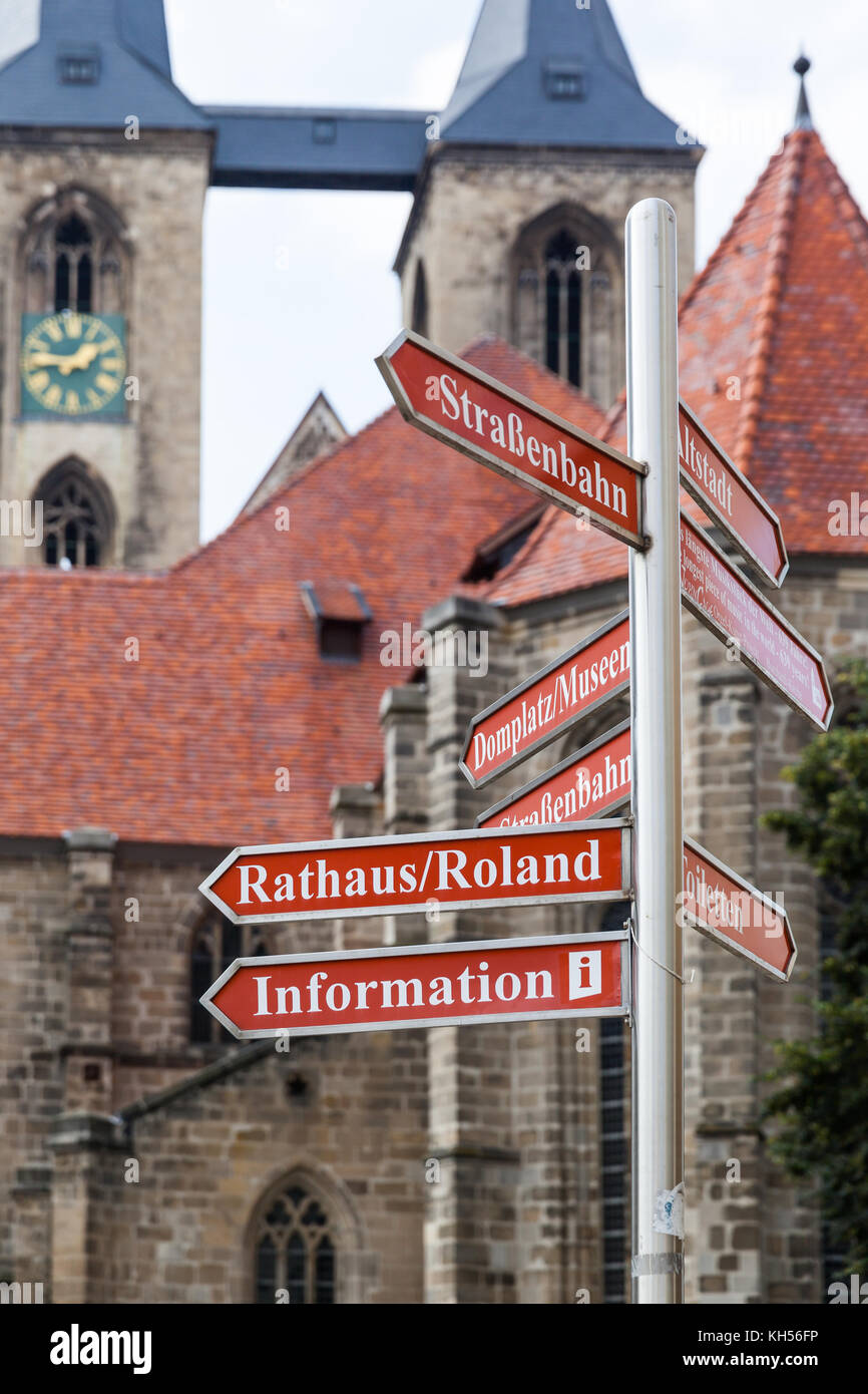 Touristisches Leitungssystem Halberstadt mit Blick auf den Dom Stockfoto