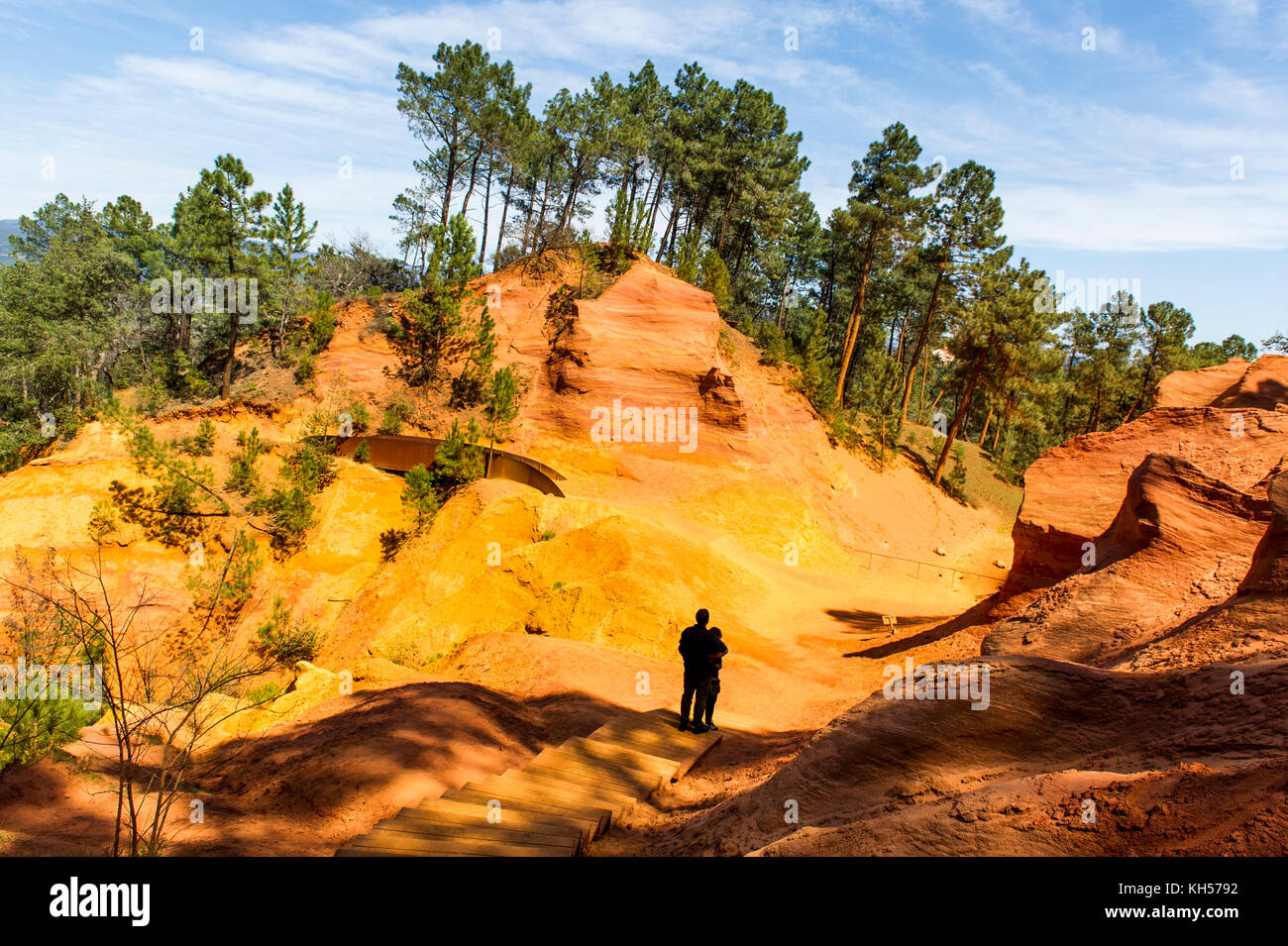 Europa, Frankreich, Vaucluse, Luberon. Roussillon. Die ockerfarbenen Steinbrüche. Stockfoto