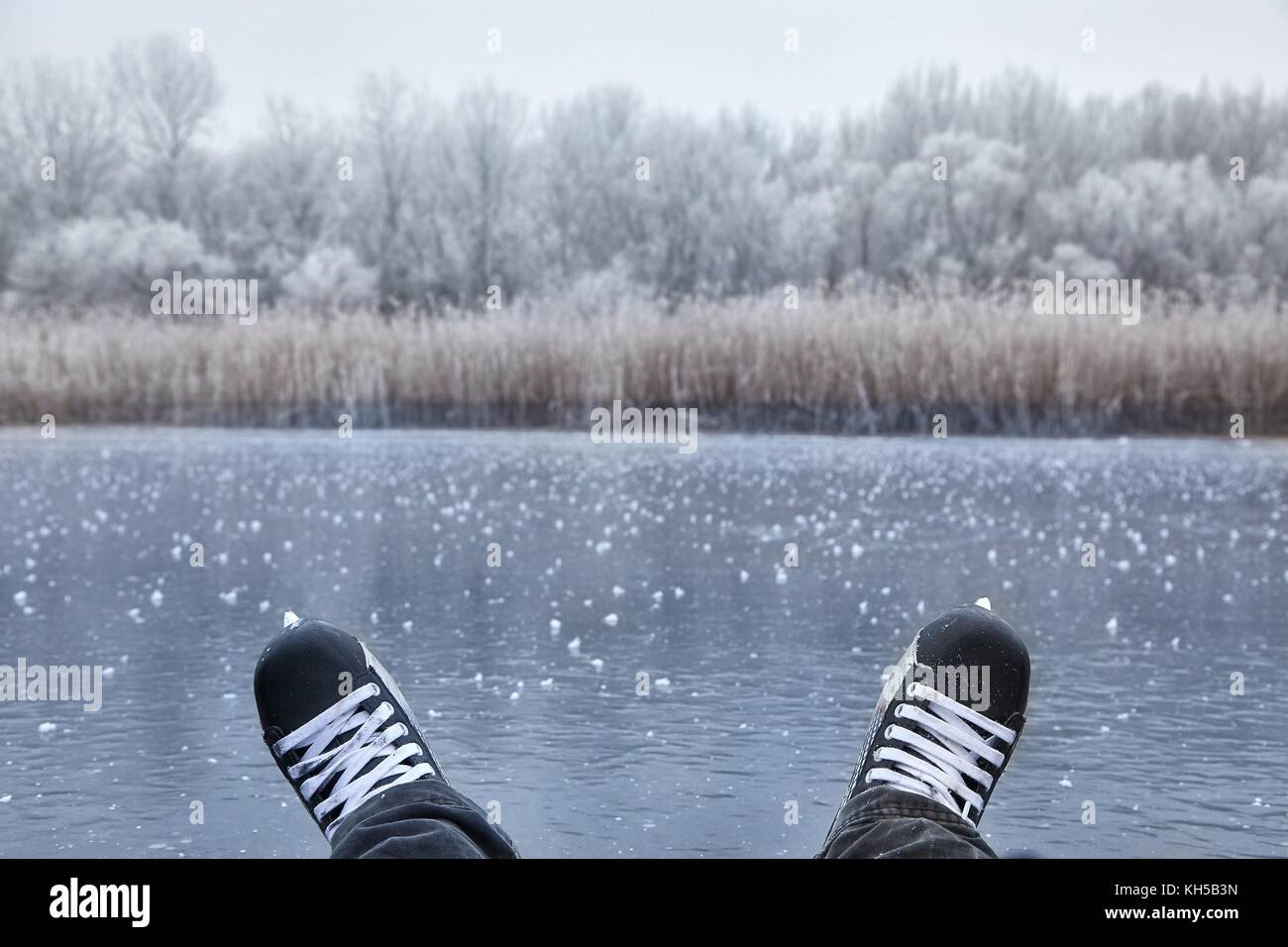 Schlittschuhlaufen auf dem See Stockfoto