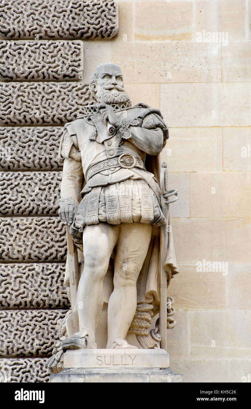 Paris, Frankreich. Palais du Louvre. Statue im Cour Napoleon: Maximilien de Béthune, 1. Herzog von Sully (1560-1641) Edelmann, Soldat, Staatsmann, suppo Stockfoto