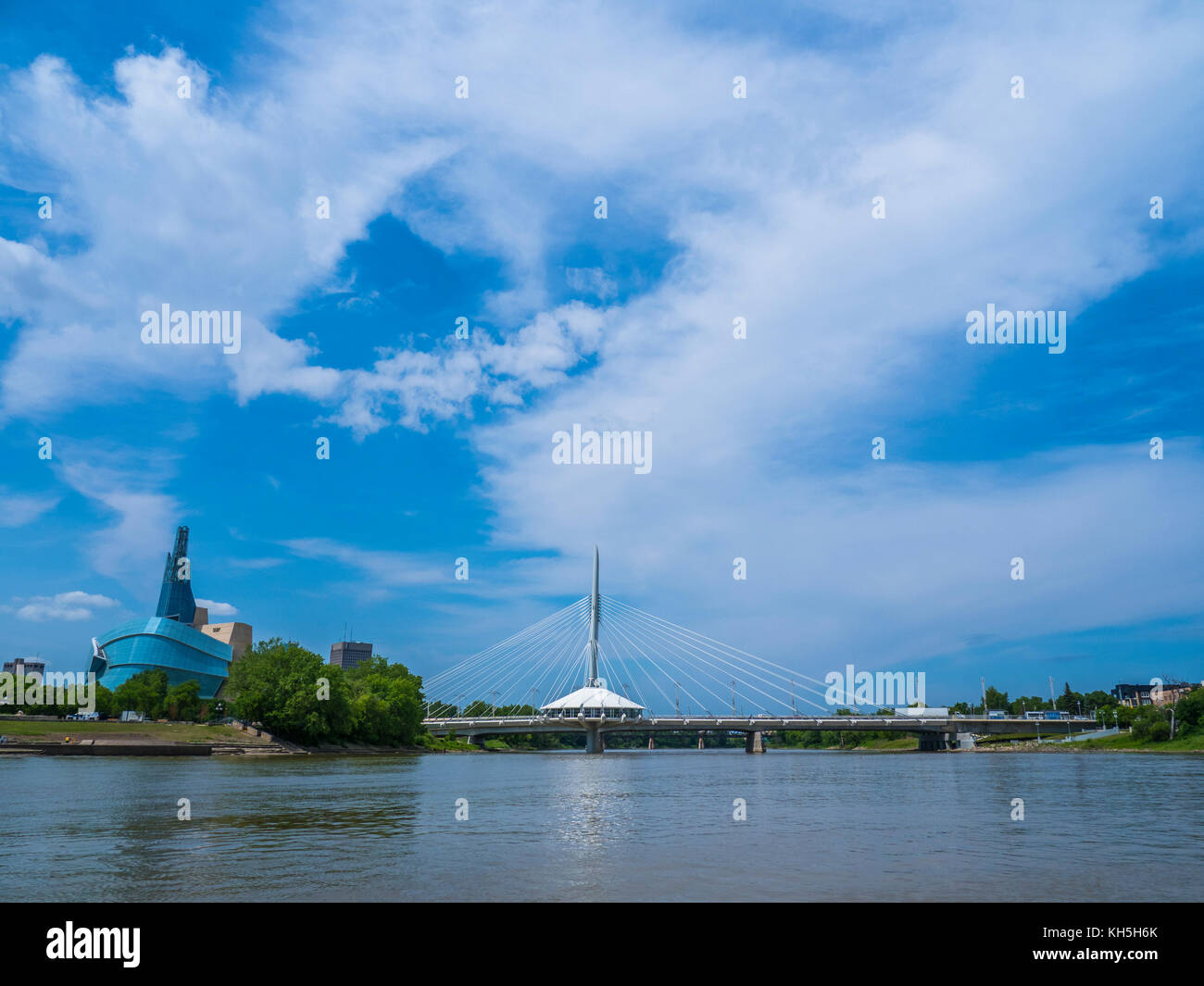 Esplanade Riel Fußgängerbrücke über den Red River, die Gabeln National Historic Site, Winnipeg, Manitoba, Kanada. Stockfoto