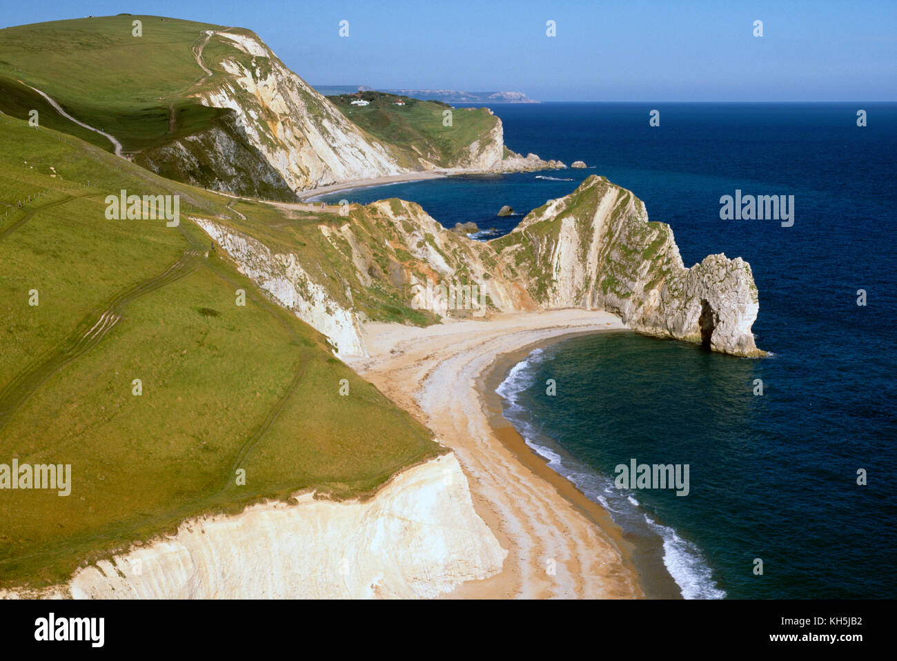 Durdle Door und der man o' war Bay an der Jurassic Coast, Dorset, England, Großbritannien. Stockfoto
