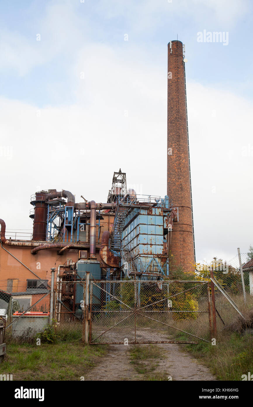 HÄLLEFORSNÄS gab die Eisenindustrie in Södermanland auf, nach 350 Jahren wurde das Werk stillgelegt. Stockfoto