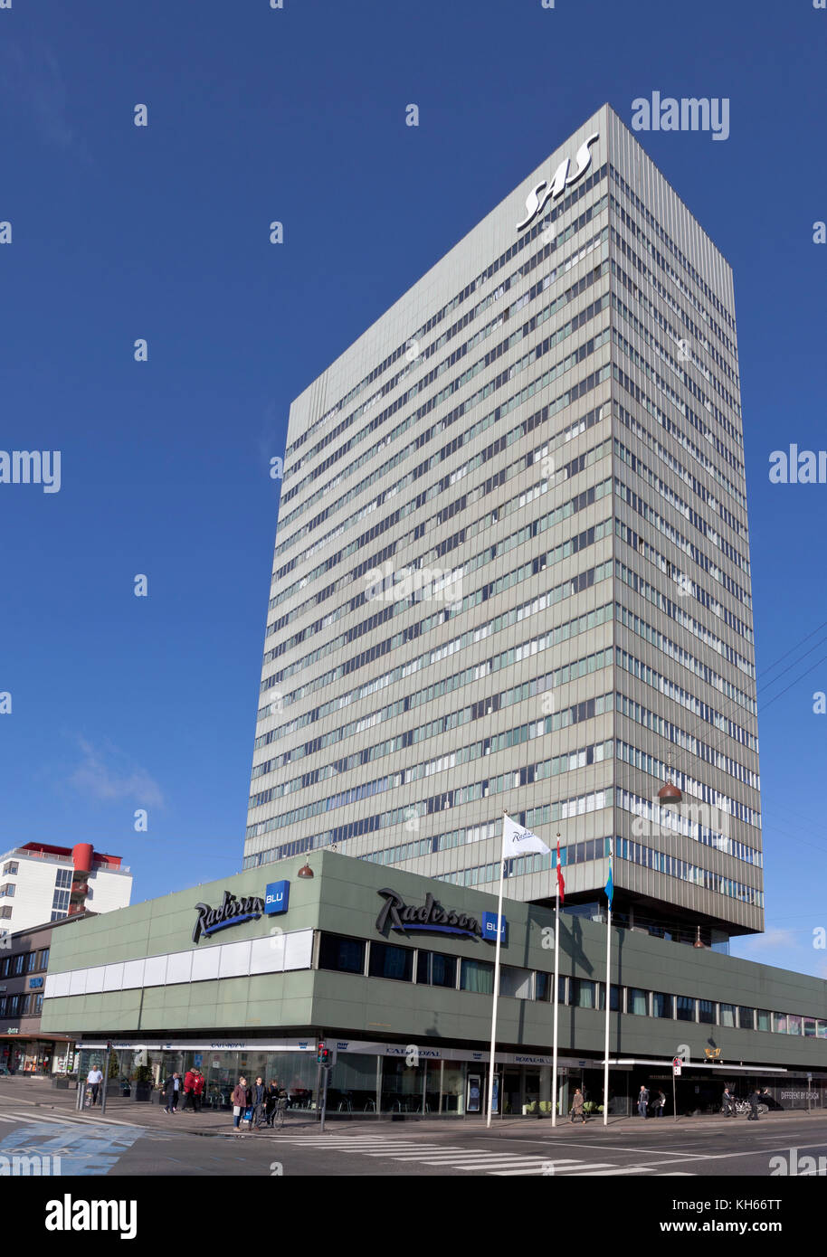 Das Radisson Blu Royal Hotel, oder auch nur das SAS Hotel, in der Vesterbrogade in Kopenhagen, Dänemark. Architekt Arne Jacobsen - Architektur. Stockfoto