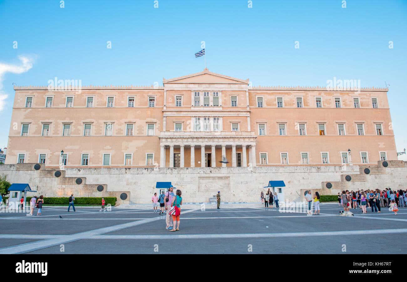 Der alte Königspalast, in dem sich das griechische Parlament auf dem Syntagma-Platz in Athen Stockfoto