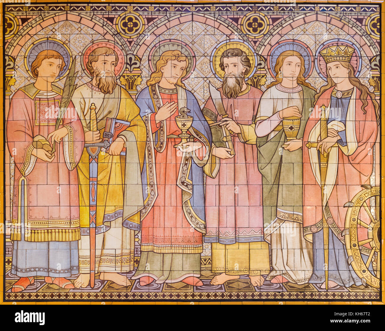 London, Großbritannien - 15 September, 2017: Die Fliesen- Mosaik der Apostel und Heiligen in der Kirche Allerheiligen, entworfen von butterfield Stockfoto