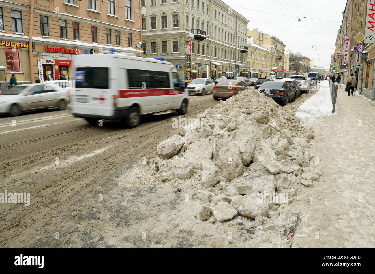 12.11.2016. Russland. saint-petersburg. In der Stadt, im November, fiel der Schnee mehr als im Winter. Stockfoto