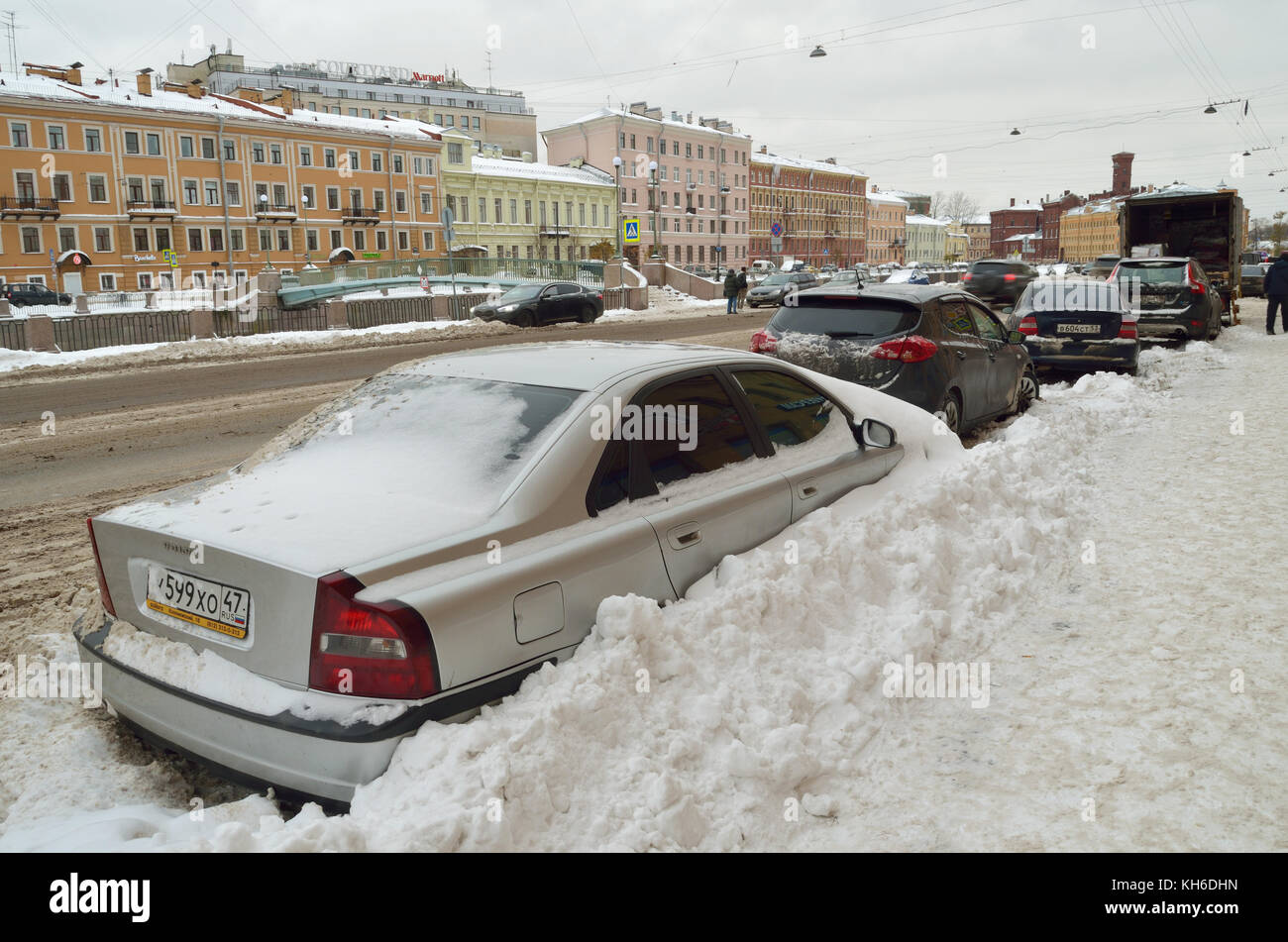 12.11.2016. Russland. saint-petersburg. In der Stadt, im November, fiel der Schnee mehr als im Winter. Stockfoto