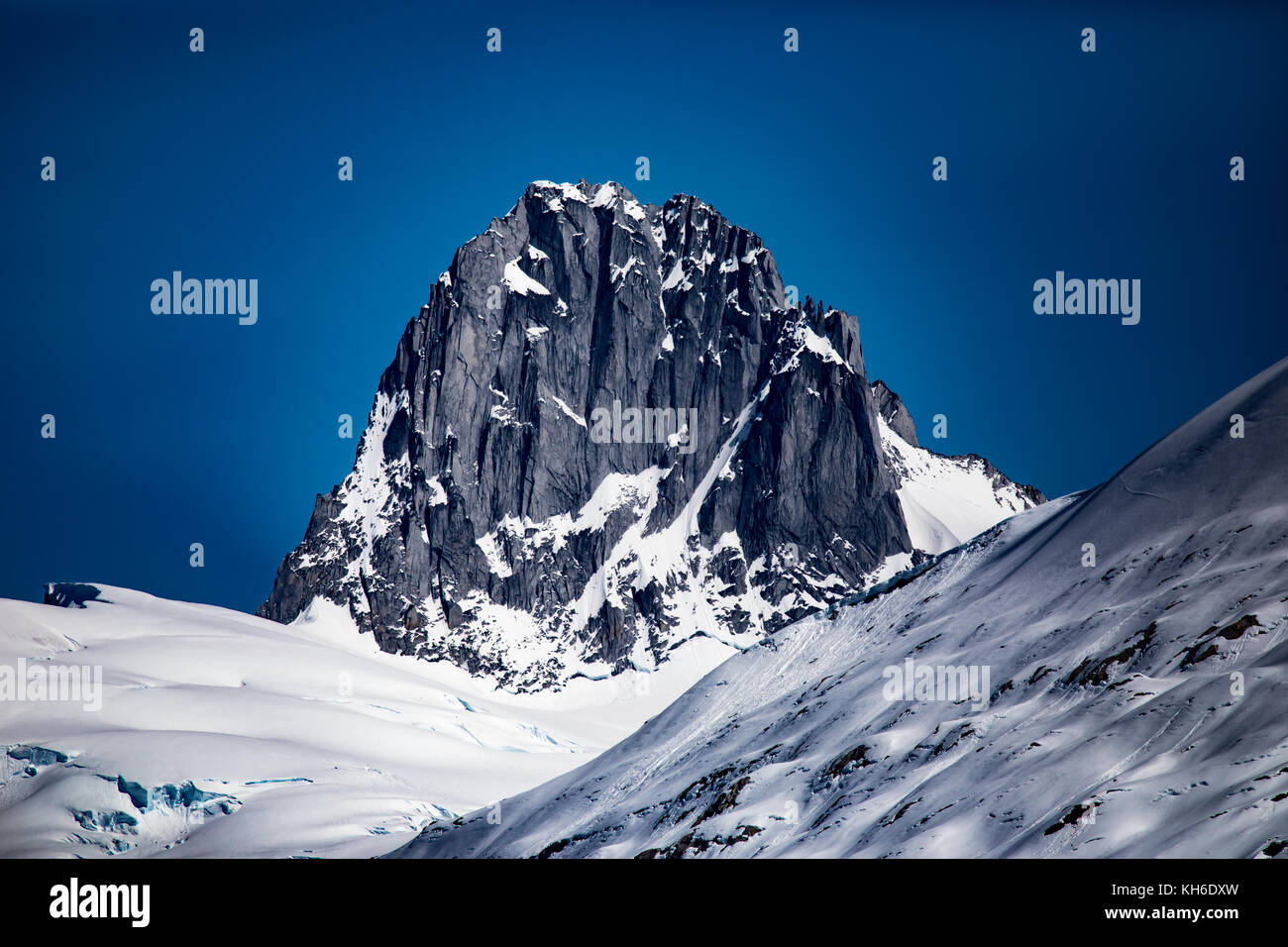 Die atemberaubende Landschaft des hohen Gipfeln von Patagonien und die chilenischen Fjorde in der Nähe von Puerto Natales, Chile Stockfoto