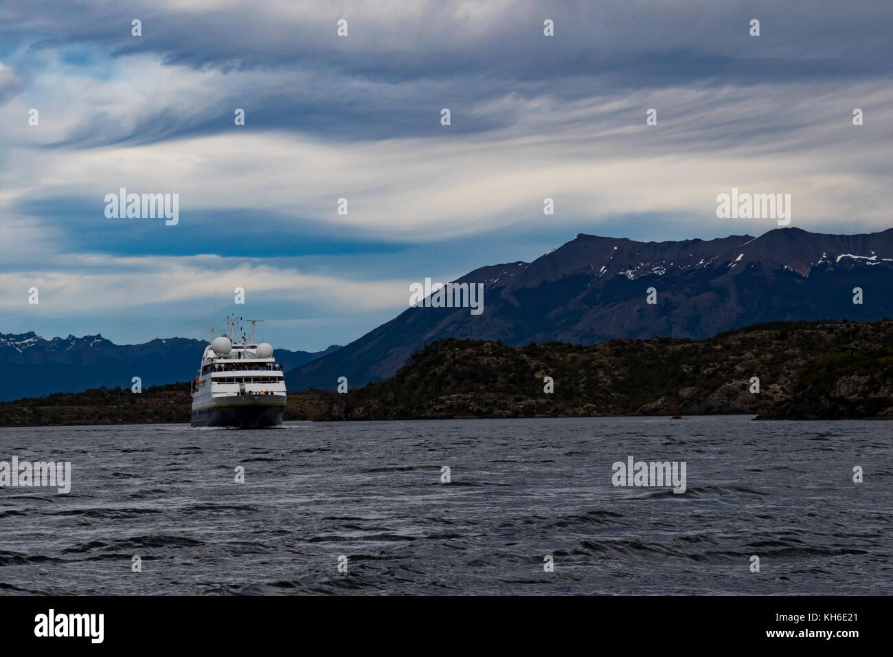 Der National Geographic Orion durch die Weißen verengt sich in der Nähe von Puerto Natales in Patagonien und der chilenischen Fjorde Stockfoto