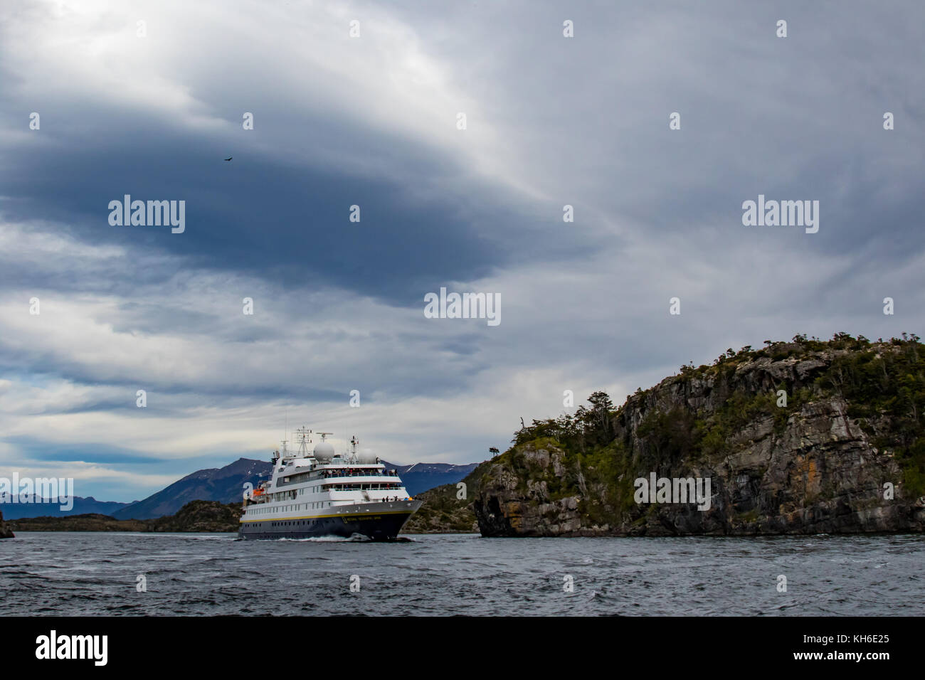 Der National Geographic Orion durch die Weißen verengt sich in der Nähe von Puerto Natales in Patagonien und der chilenischen Fjorde Stockfoto