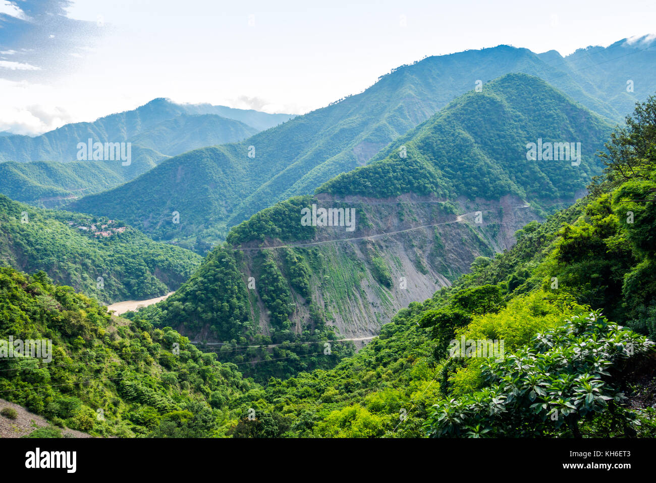 Landschaft von Berg und Straße in Indien Stockfoto