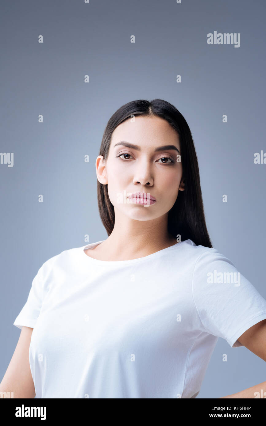 Schöne ernsthaften Schüler bereiten sich auf die Universität zu gehen Stockfoto