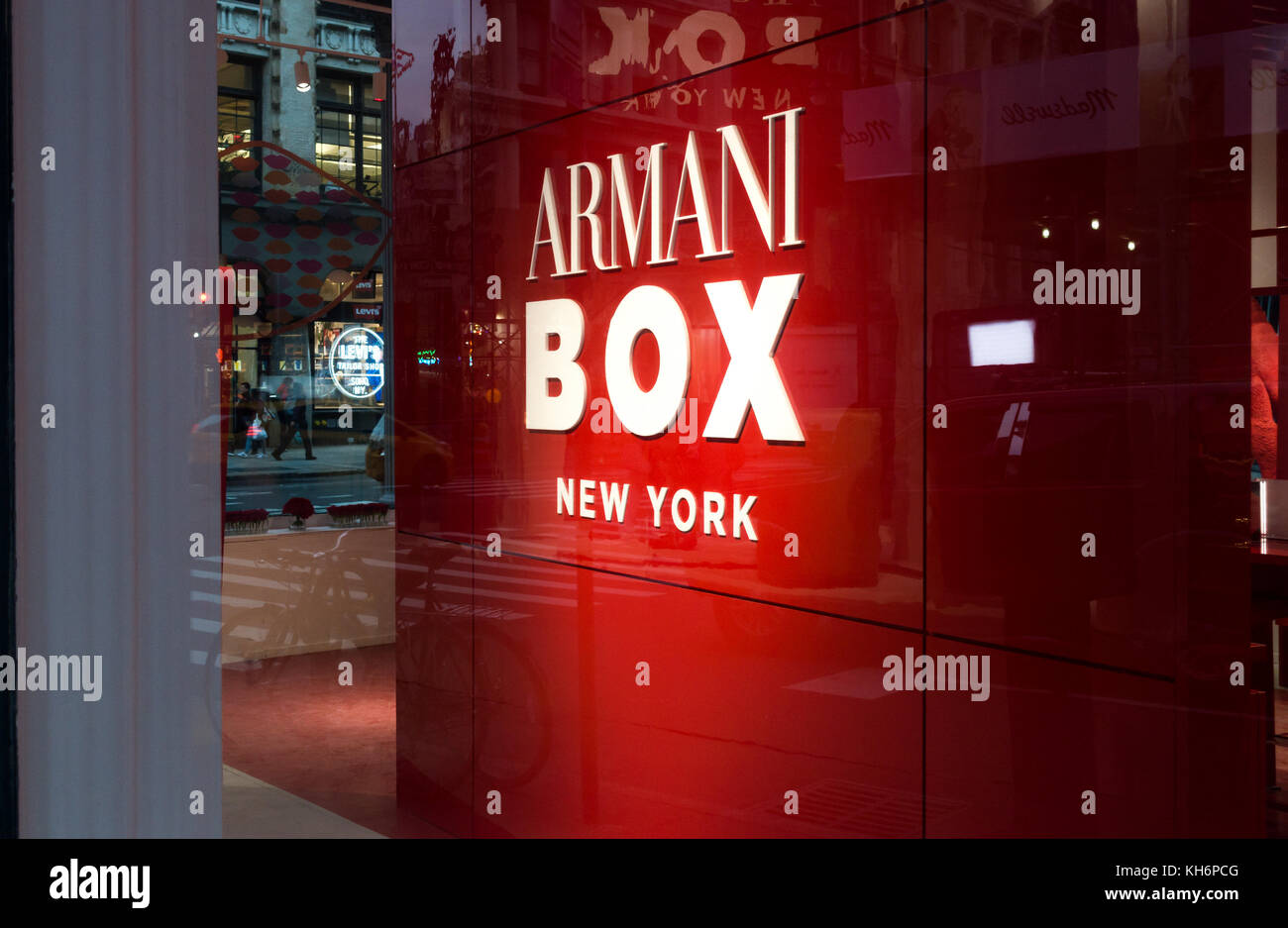 The Armani Box Store in SoHo, New York City, ein Pop-up-Geschäft für den Urlaub Stockfoto