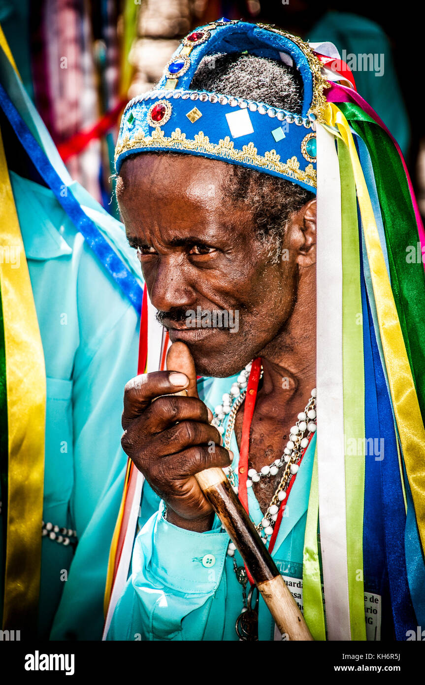 Der congado ist eine kulturelle und religiöse afrikanisch-brasilianischen feierliche Parade. Es ist ein Ritual, das die Krönung der König von Kongo neu erstellt. Stockfoto