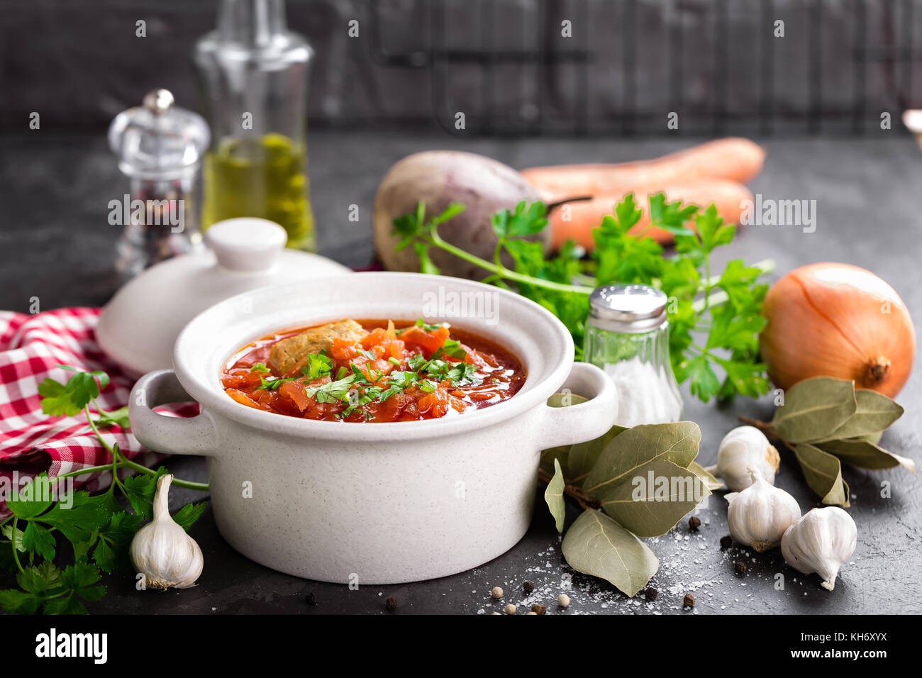 Borscht, traditionelle ukrainische Rote Beete Suppe Stockfotografie - Alamy