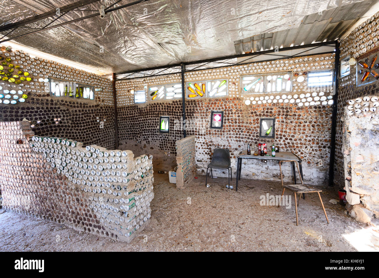 Innenraum der Bier kann Haus der alten Bierdosen und Flaschen, Lightning Ridge, New South Wales, NSW, Australien Stockfoto