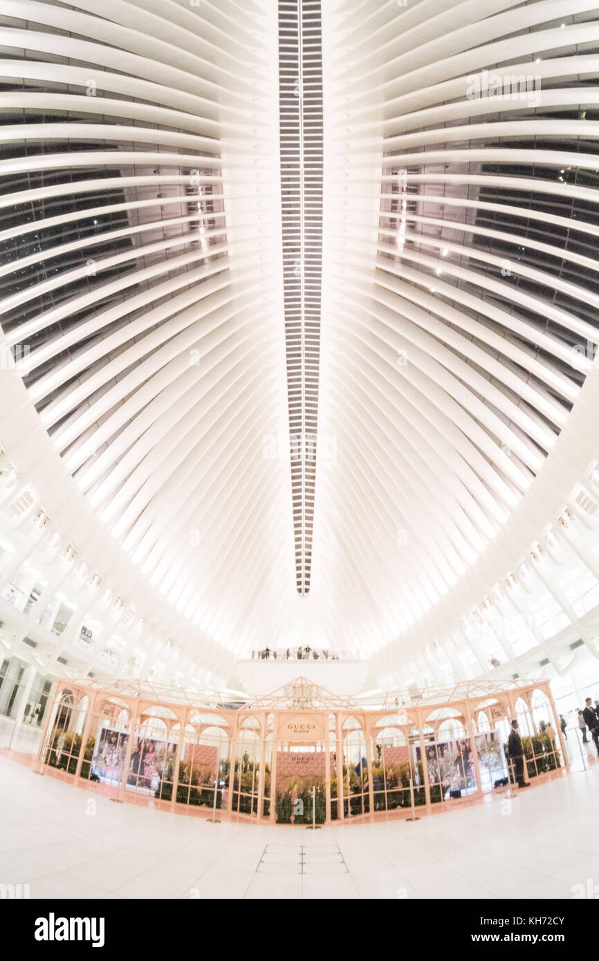 Die Oculus Verkehrsknotenpunkt und Shopping Mall, in Lower Manhattan, New York City, NY, Vereinigte Staaten von Amerika, USA. Stockfoto
