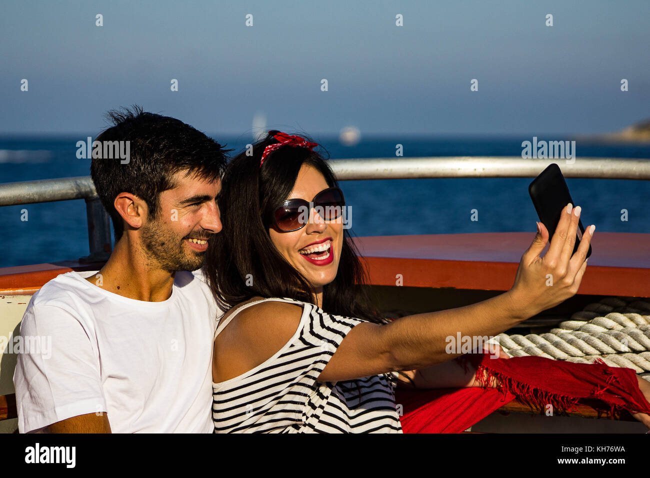 Paar selfie auf einem Boot im Urlaub Stockfoto