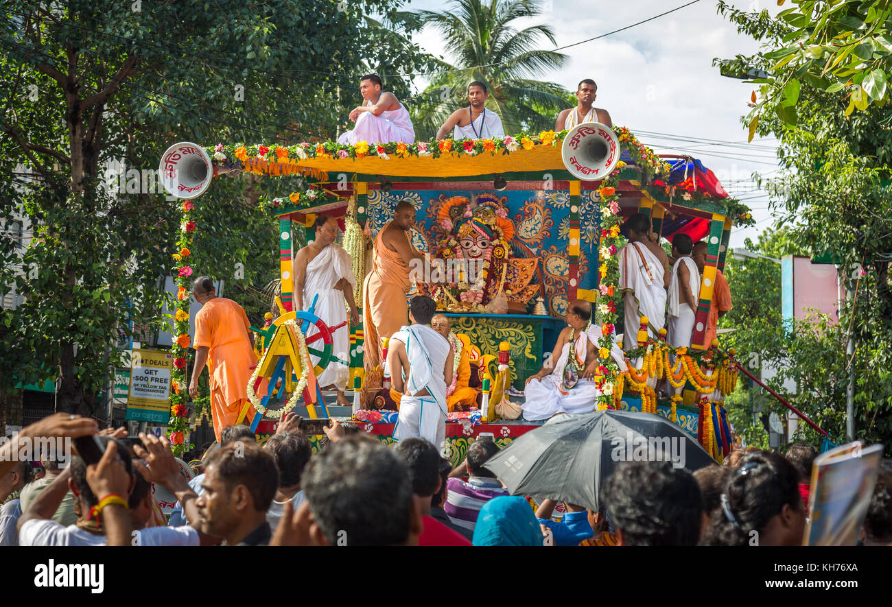 ISKCON ratha Yatra Festival Zeremonie Prozession auf den Stadtstraßen von Kalkutta Indien Stockfoto ISKCON ratha Yatra Festival Zeremonie Prozession auf den Stadtstraßen von Kalkutta Indien Stockfoto