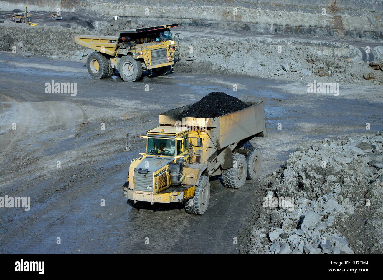 Volvo BM und cat Dump Truck bei widdrington Coal Mine Stockfoto