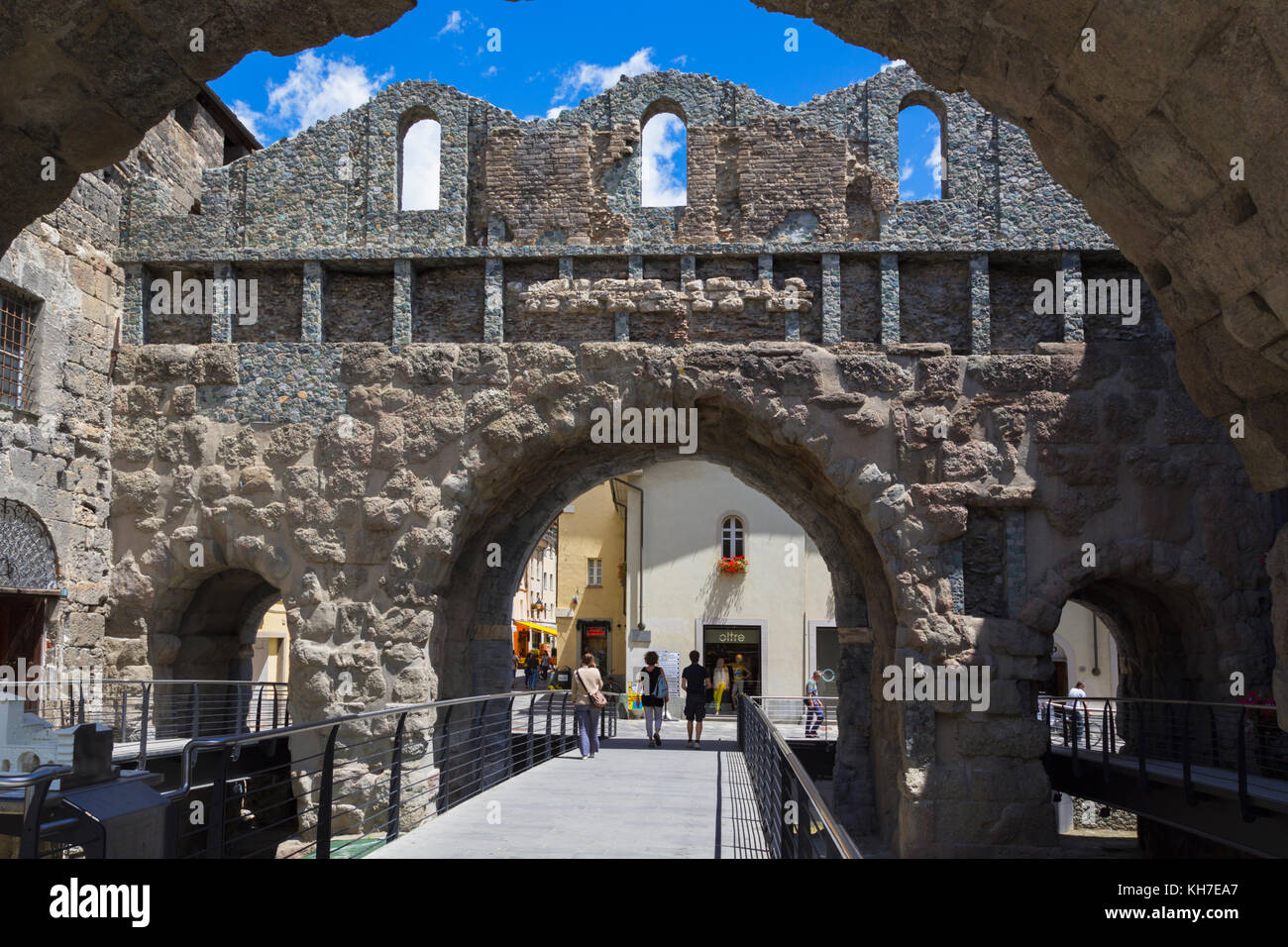 Roman porta praetoria Fotos und Bildmaterial in hoher Auflösung Alamy