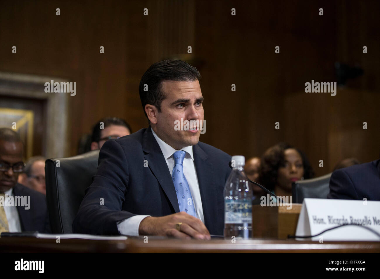 Washington, USA. November 2017. Gouverneur des Commonwealth von Puerto Rico, Ricardo Rosselló Nevares, während einer Anhörung vor dem Energie- und Naturressourcenausschuss des Senats der Vereinigten Staaten, um die Bemühungen zur Wiederherstellung von Hurrikanen in Puerto Rico und den Jungferninseln auf dem Capitol Hill in Washington, DC am 14. November 2017 zu untersuchen. Credit: Alex Edelman/CNP Credit: Alex Edelman/Consolidated/dpa/Alamy Live News Stockfoto