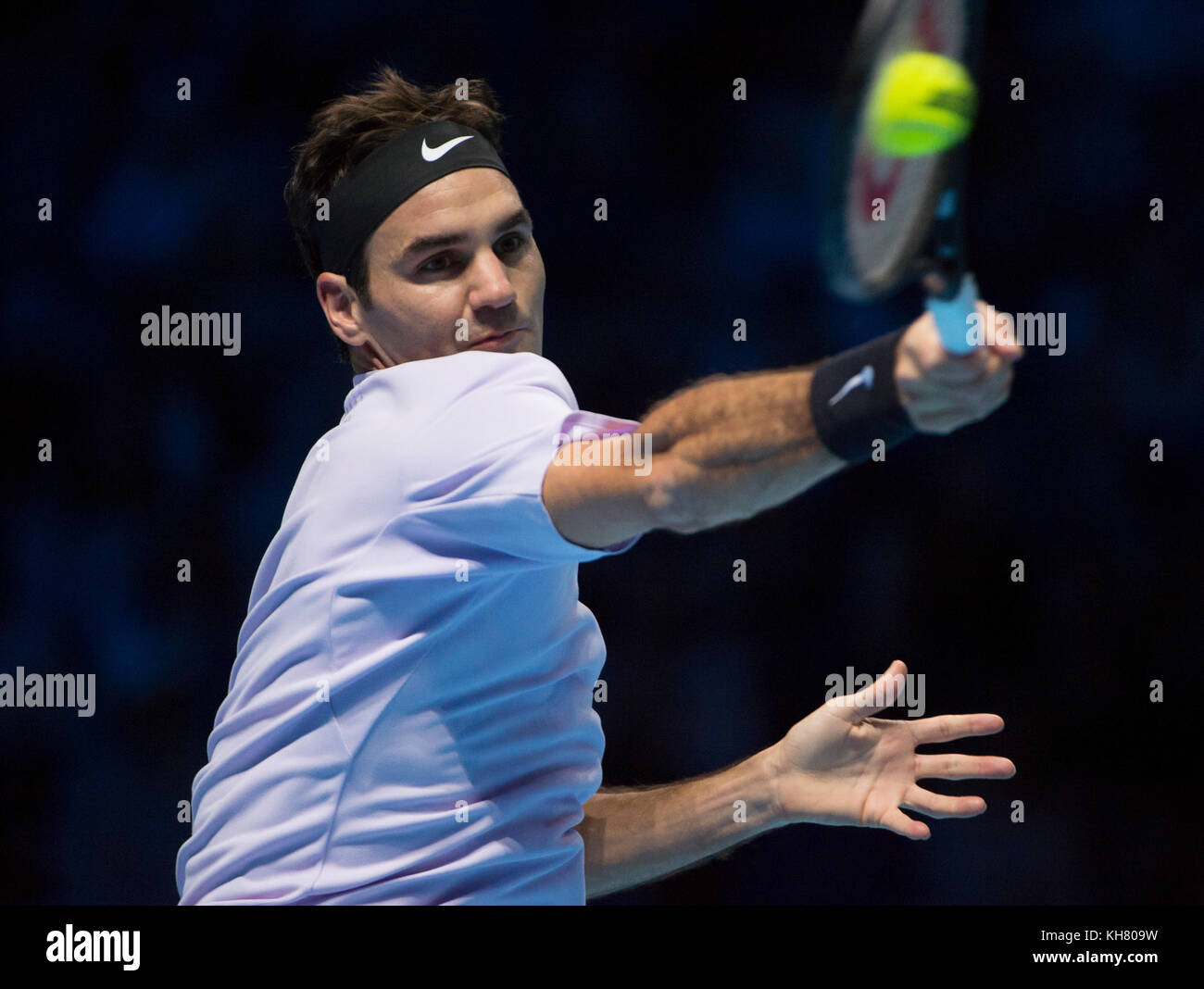 O2, London, Großbritannien. November 2017, 16. Tag 5 des Nitto ATP Finals, nachmittägiges Einzelspiel, Roger Federer (SUI) gegen Marin Cilic (CRO). Quelle: Malcolm Park/Alamy Live News. Stockfoto