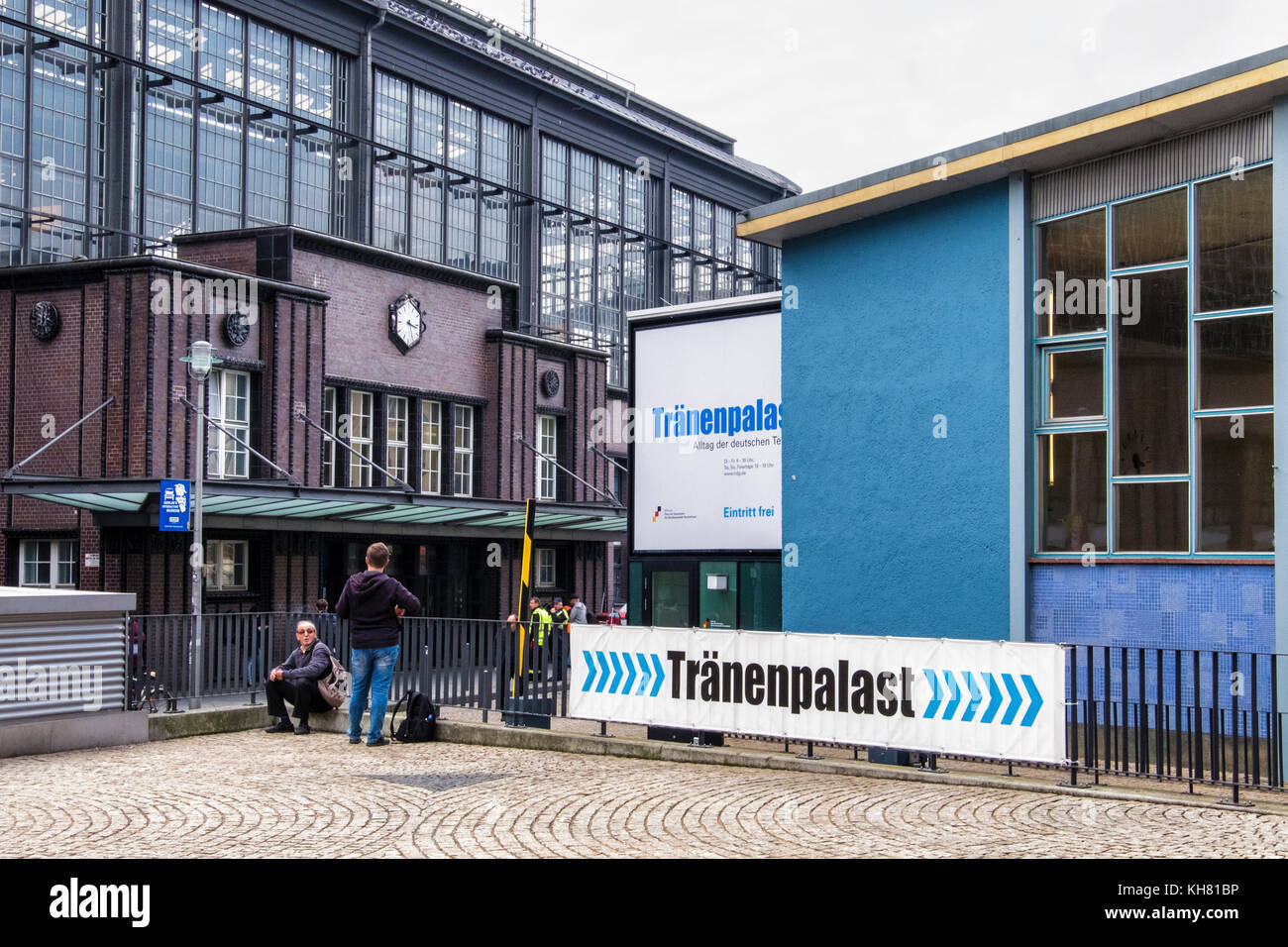 Berlin, Mitte. Tränenpalast.Ausstellung und Museum erzählt von Grenzerfahrungen von Menschen, die in einem geteilten Deutschland leben.T Stockfoto