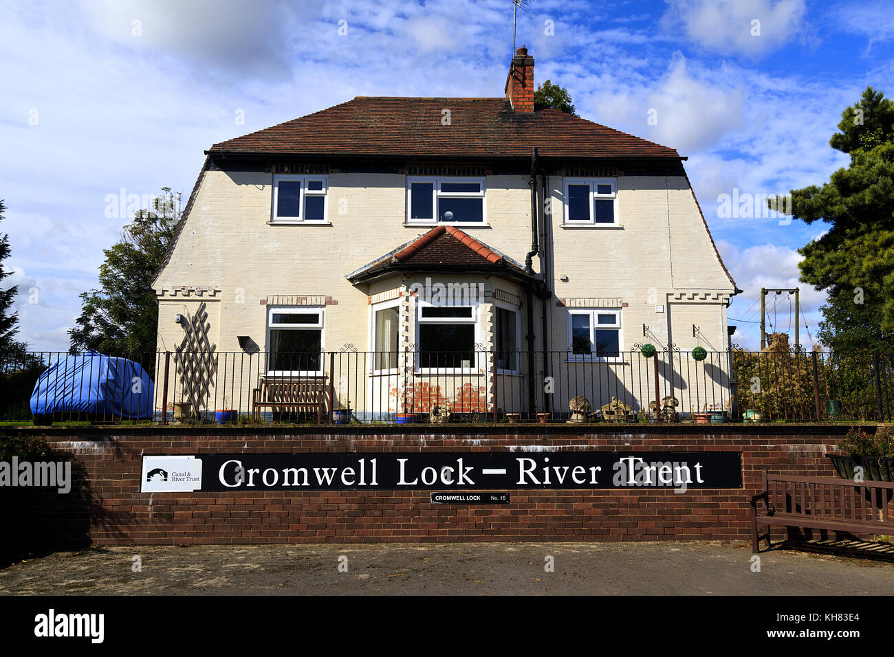 Lock Keepers Cottage in Cromwell Lock auf dem Fluss Trent Stockfoto