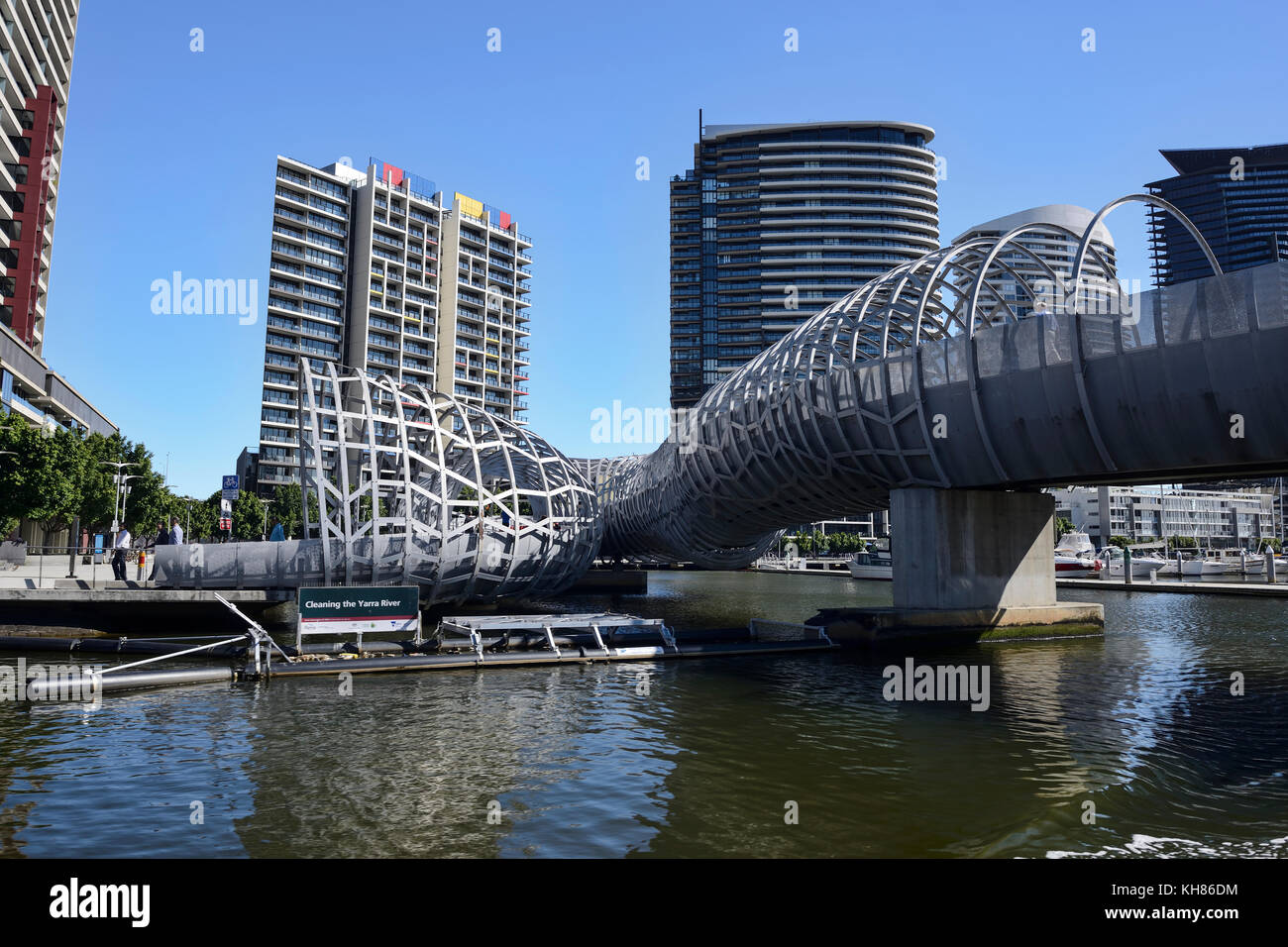 Webb Brücke über den Fluss Yarra Yarra's Edge Marina in Melbourne, Victoria, Australien Stockfoto