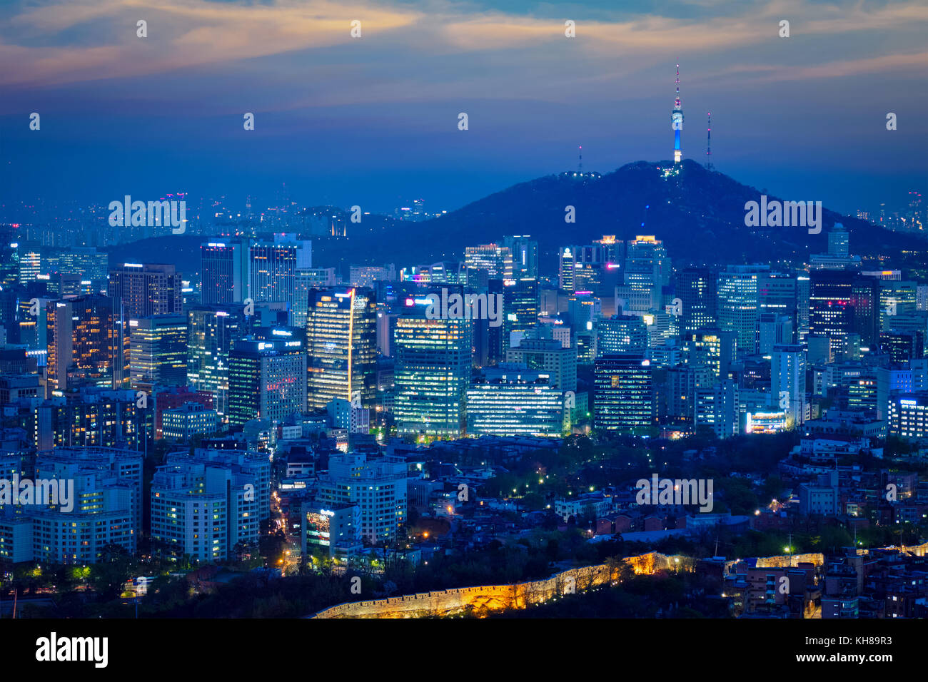 In der Nacht die Skyline von Seoul, Südkorea. Stockfoto