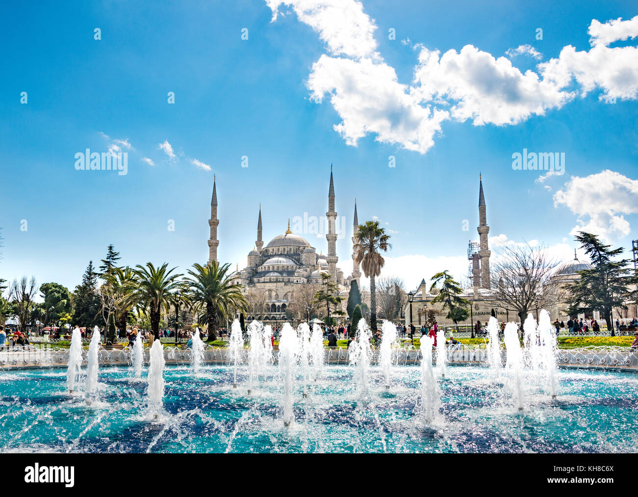 Blaue Moschee, Sultan Ahmet Camii, Brunnen in Sultan Ahmed Park, Sultanahmet, europäischen Teil, Istanbul, Türkei Stockfoto