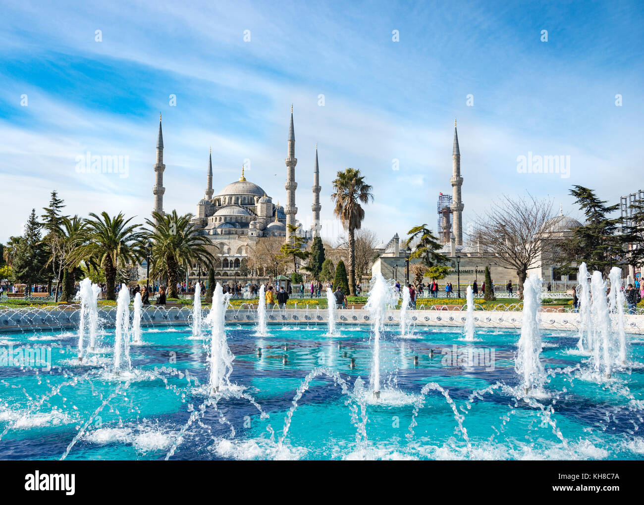Blaue Moschee, Sultan Ahmet Camii, Brunnen im Sultan Ahmed Park, Sultanahmet, europäischer Teil, Istanbul, Türkei Stockfoto