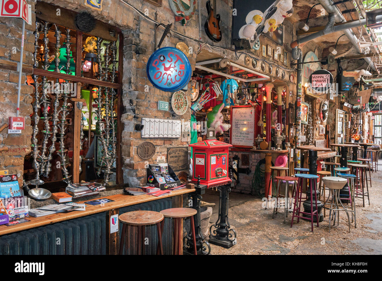 Budapest bar Kazinczy Straße ruine Appartement, Ungarn verlassen Stockfoto