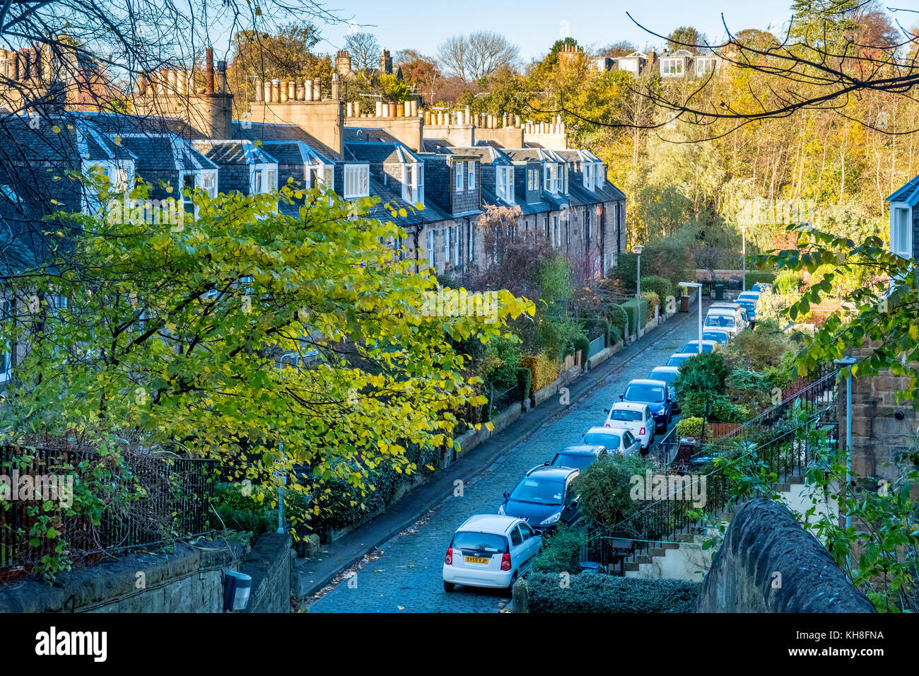 Blick auf traditionelle Kolonie Häuser in Stockbridge Stadtteil von Edinburgh, Schottland, Vereinigtes Königreich. Stockfoto
