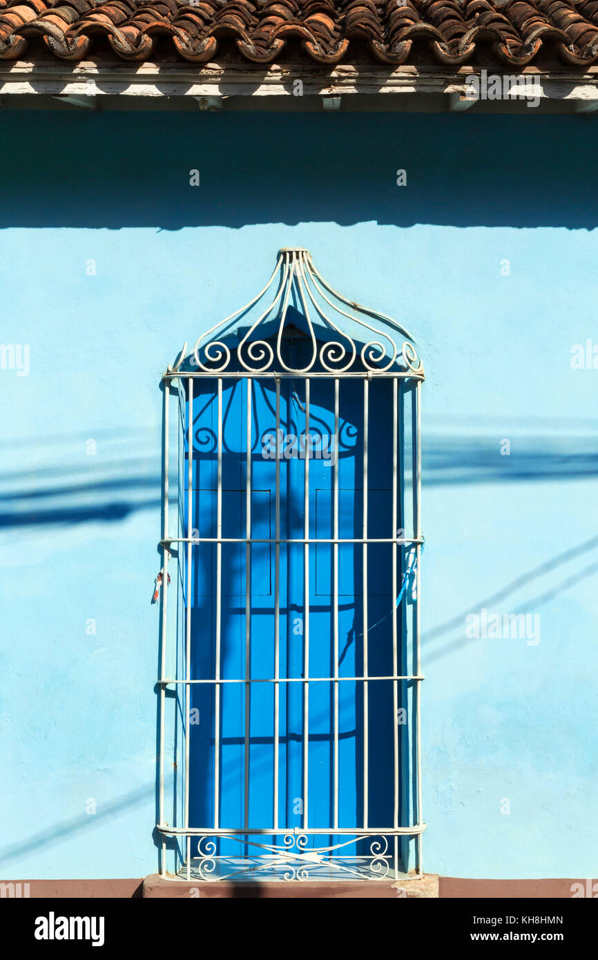 In der Altstadt von Trinidad, Sancti Spiritus, Kuba Engl.: Kuba, Provinz Sancti Spiritus, Trinidad, das historische Zentrum, Fenster Fensterladen Stockfoto