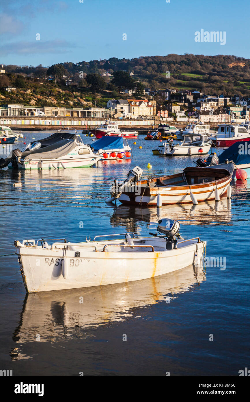 Am frühen Morgen auf den Hafen von Lyme Regis in Dorset, Großbritannien. Stockfoto