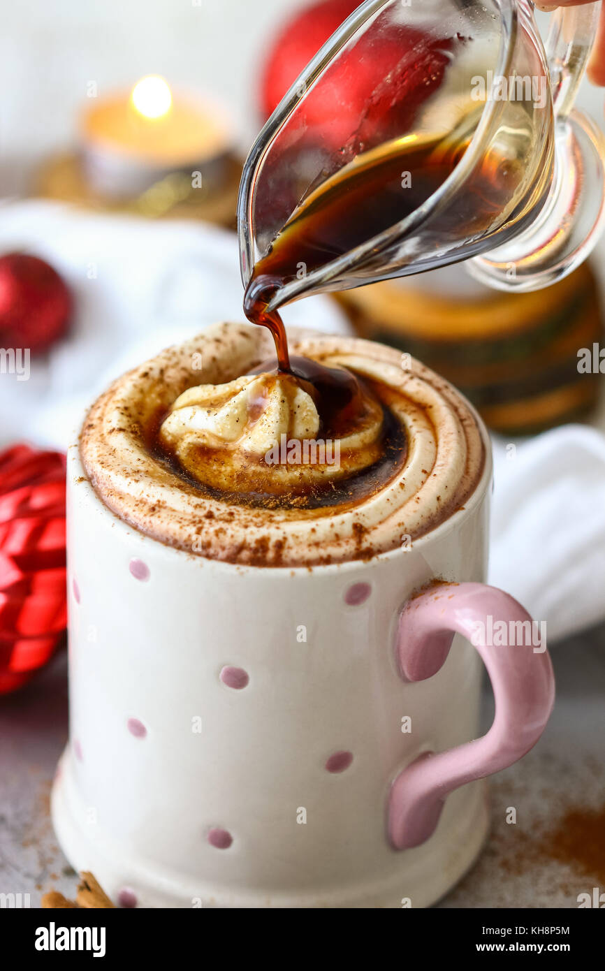 Festliche Lebkuchen heiße Schokolade Stockfoto