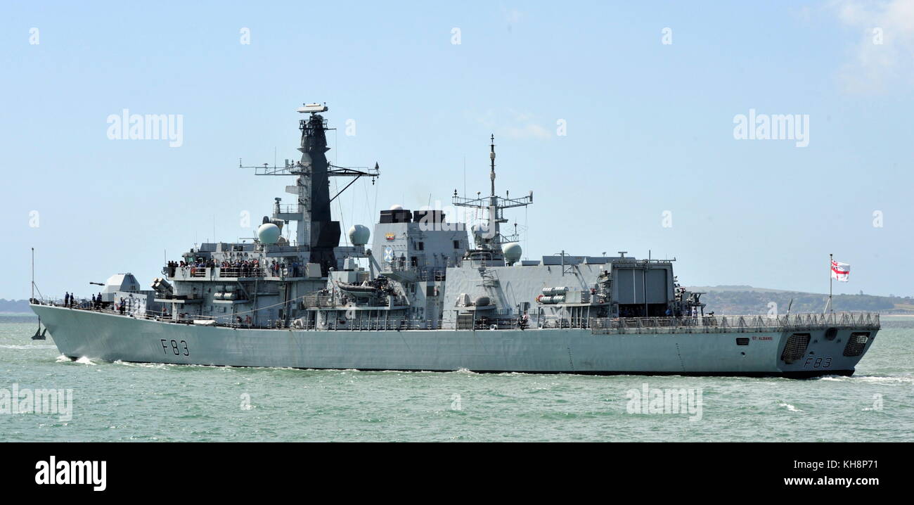 AJAXNETPHOTO. 7. JULI 2015. PORTSMOUTH, England. - Typ 23 fährt - HMS ST. ALBANS verlassen den Hafen. Foto: TONY HOLLAND/AJAX REF: DTH 150607 38680 Stockfoto